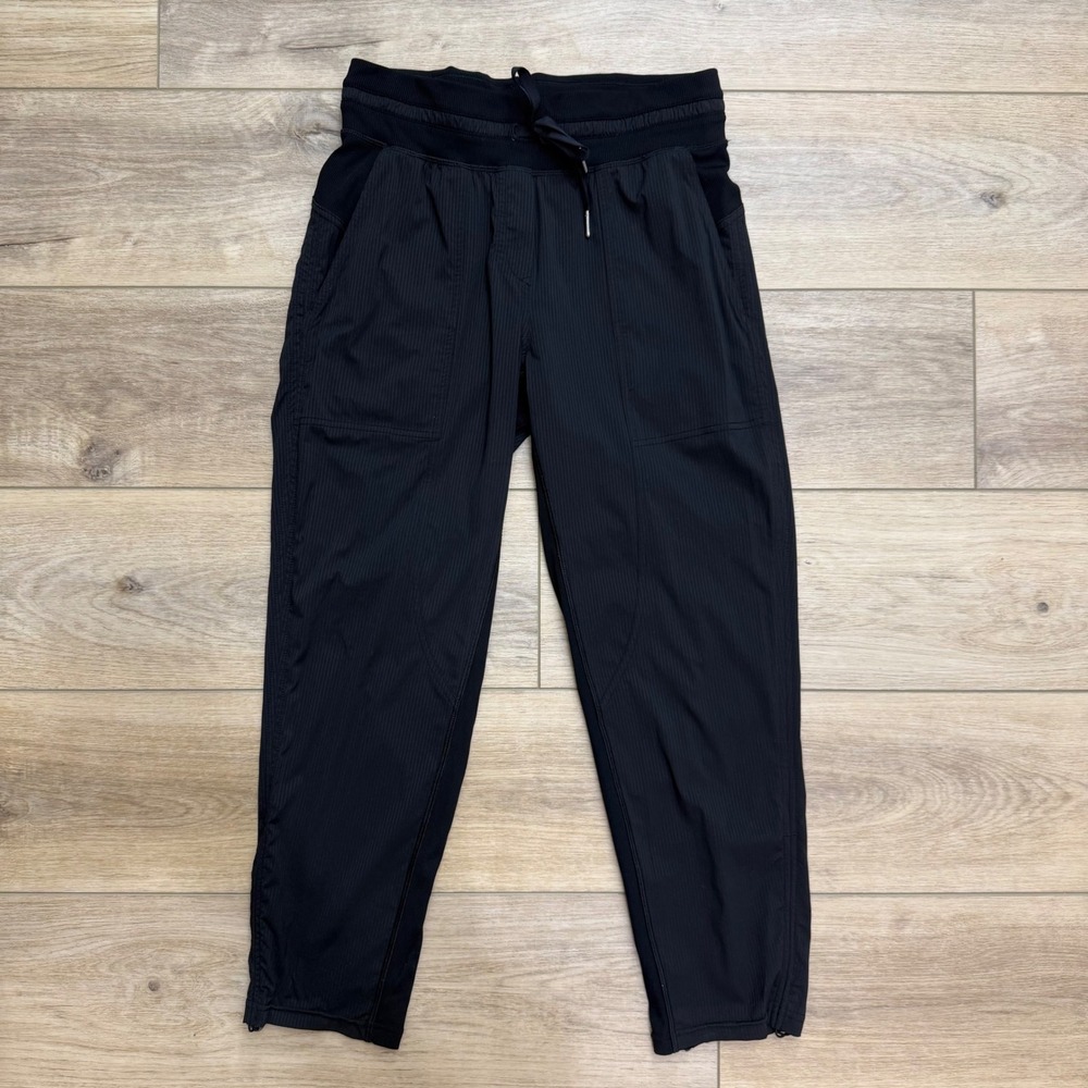 Lululemon Dance Studio Crop Black Pinstripe Cinch Leg Joggers Size 4 W6M76S